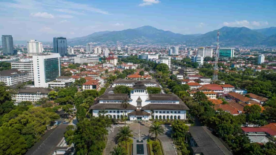 Informasi Seputar Kota Bandung: Sejarah, Budaya, Wisata, Ekonomi, dan Potensi Masa Depan